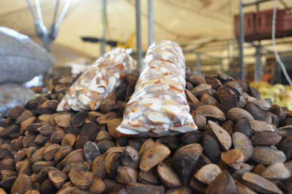 A famosa Castanha-do-Pará, no Mercado Ver-o-Peso, em Belém - PA